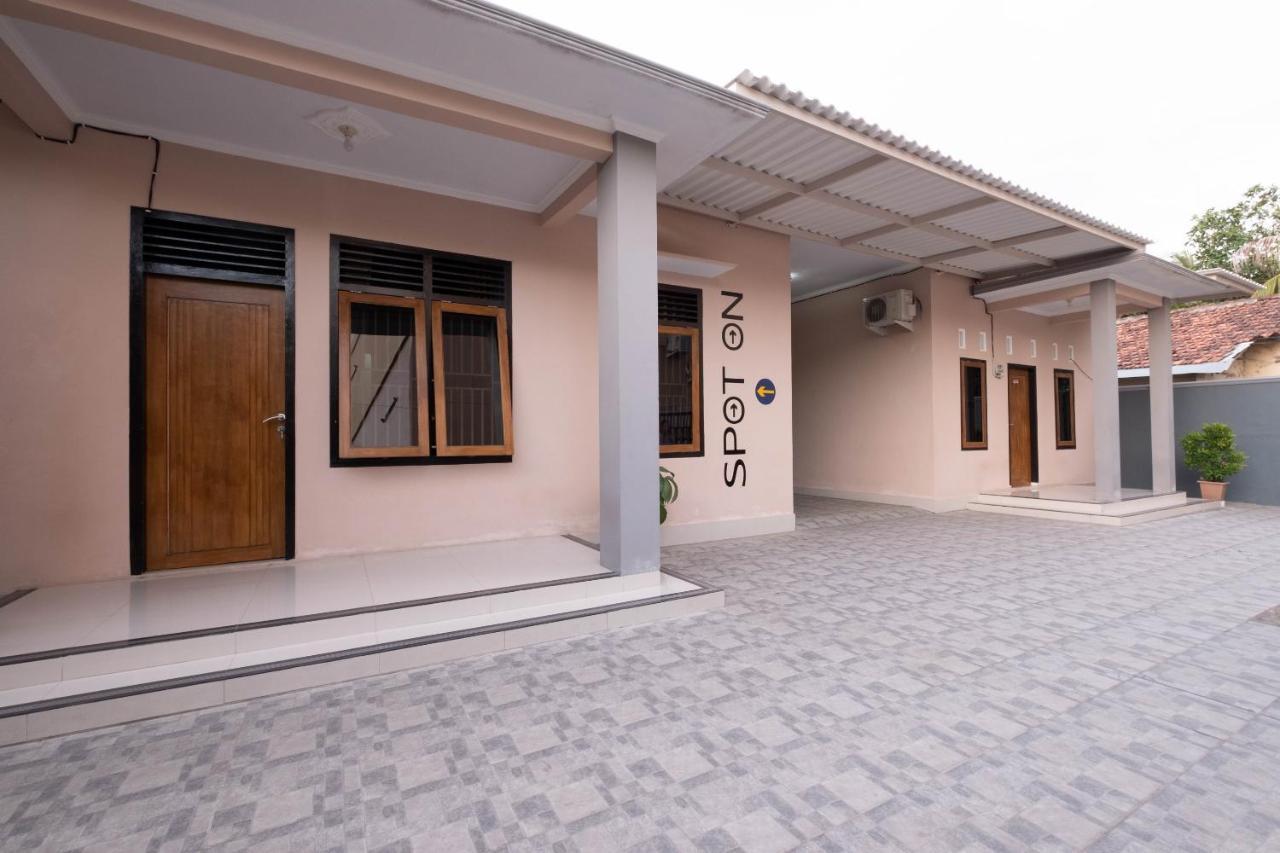 Spot On 1784 Tnc Residence Syariah Mataram Exterior photo